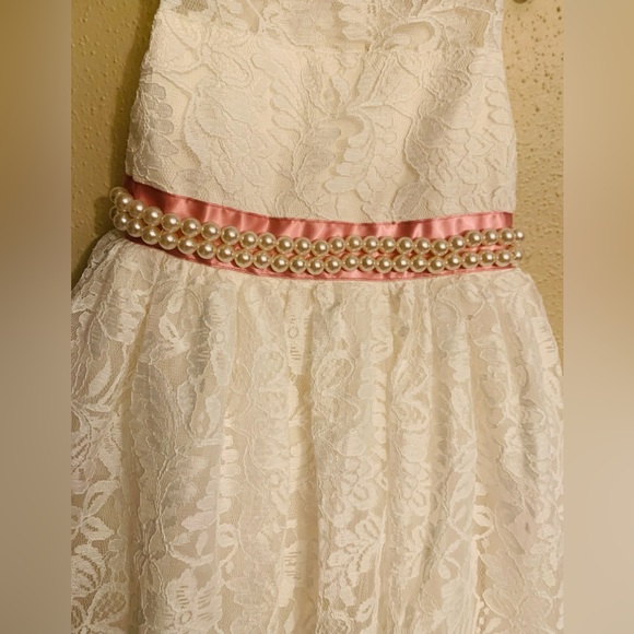 Pretty Lace dress for girl
Girls Dress Size : 4 T - Picture 4 of 7
